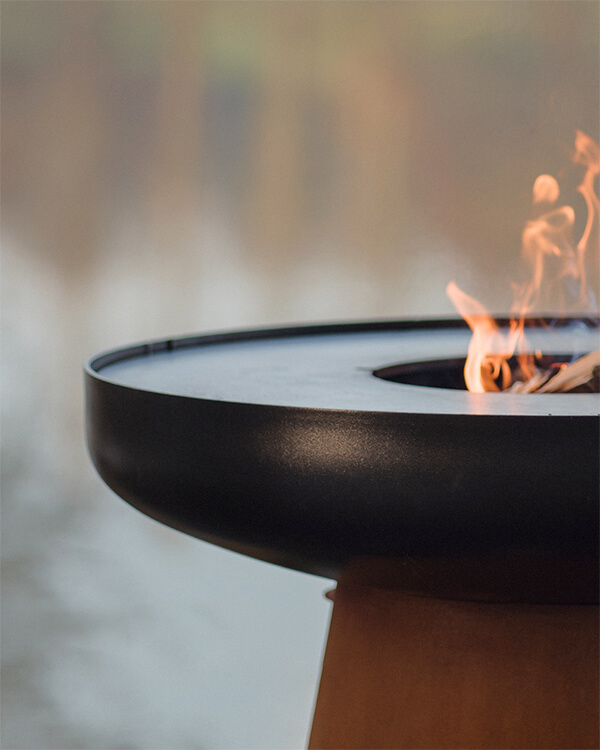 Brasero Le OKA avec grille rotative combinée de la collection Maison MAYAR