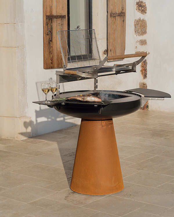 Brasero Le OKA avec grille rotative combinée de la collection Maison MAYAR